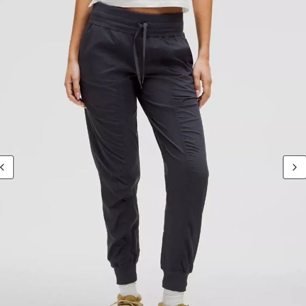 Like New! Lululemon Dance Studio Mid-Rise Jogger Blk Night in Size 4